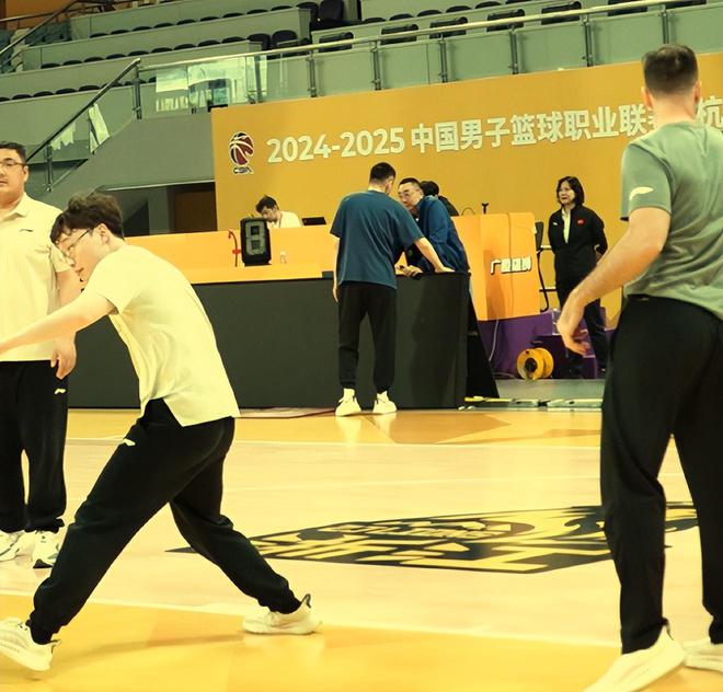 杨鸣高情商盛赞广厦队实力强劲，辽篮全力冲击CBA半决赛