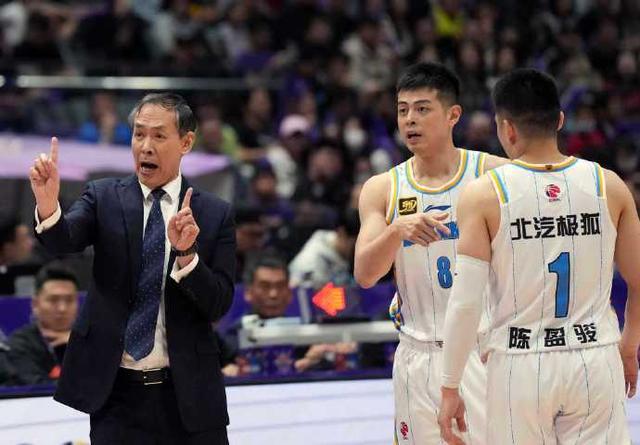 北汽男篮客场挑战山西队CBA半决赛G1，周琦回归能否助球队拿下关键胜利？