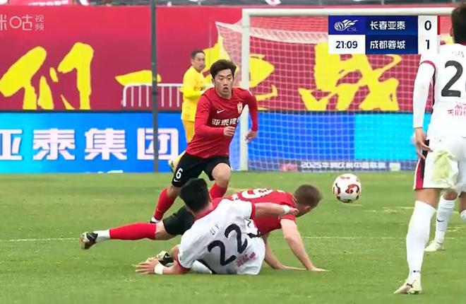 长春亚泰1-2不敌成都蓉城，元敏诚反戈旧主破门，谢晖执教前景堪忧