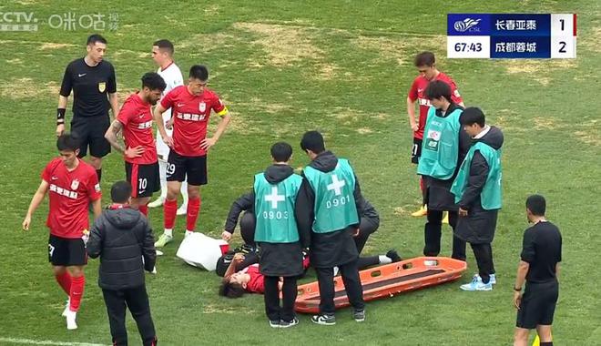 长春亚泰1-2不敌成都蓉城，元敏诚反戈旧主破门，谢晖执教前景堪忧