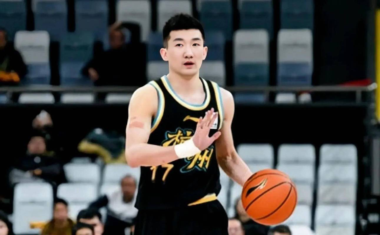 CBA半决赛G1：浙江广厦力克辽宁男篮，孙铭徽与鄢手骐冲突引关注