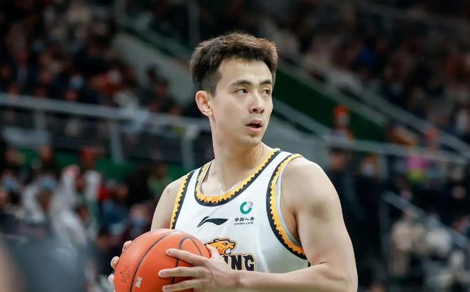 CBA季后赛半决赛：浙江广厦主场大胜辽宁男篮，赵继伟半场0分表现低迷