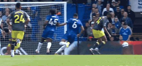 英超第34轮切尔西1-0埃弗顿，杰克逊破门终结13场球荒，蓝军暂升至第四