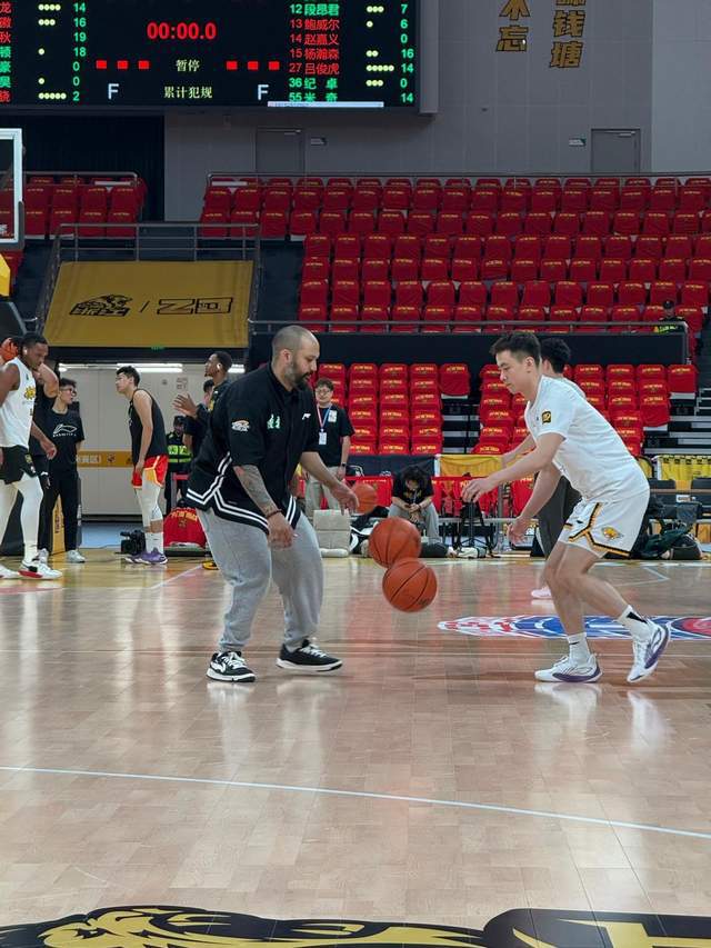 CBA季后赛广厦大胜辽宁1-0领先，赵继伟低迷辽宁需调整战术