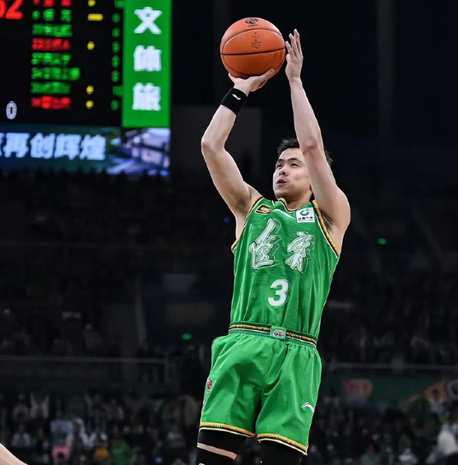 广厦男篮主场大胜辽宁男篮，赵继伟低迷表现成辽篮惨败关键因素