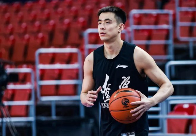 广厦男篮主场大胜辽宁男篮，赵继伟低迷表现成辽篮惨败关键因素