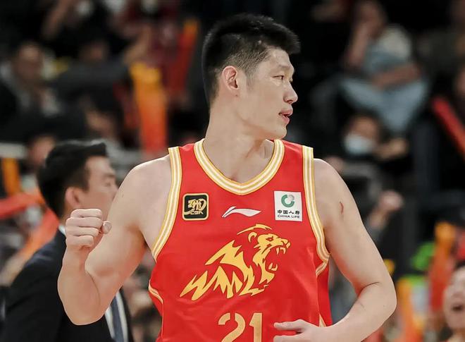 CBA半决赛辽宁惨败广厦：三后卫战术失效内线崩盘 休赛期昏招再被热议