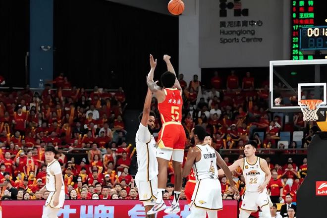 CBA季后赛半决赛广厦大胜辽宁19分 小巴里-布朗24+6胡金秋高效表现
