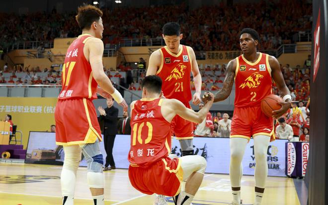 CBA半决赛首战广厦主场大胜辽篮 19分差距暴露辽篮困境