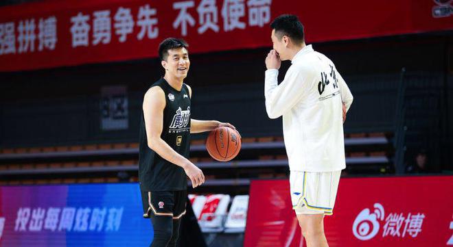 郭艾伦转会广州后伤病缠身，单场40分仍显外援级实力