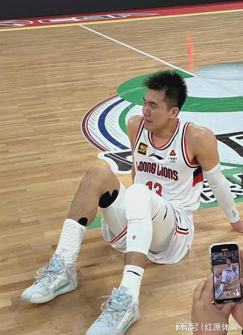 郭艾伦转会广州后伤病缠身，单场40分仍显外援级实力