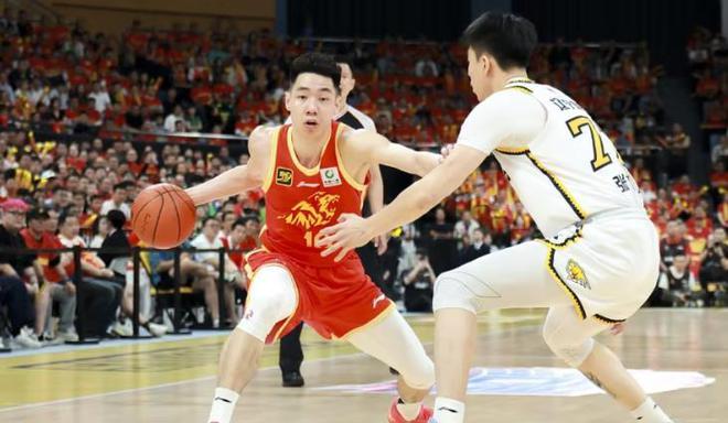 CBA季后赛半决赛：浙江广厦主场109-90大胜辽宁，孙铭徽崴脚伤退