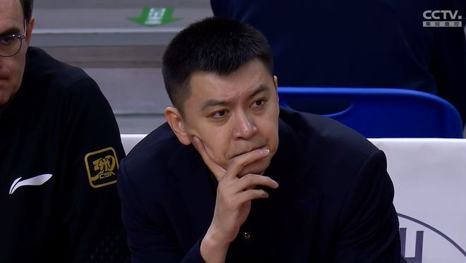 辽宁男篮半决赛首战失利，杨鸣反思球队表现与挑战
