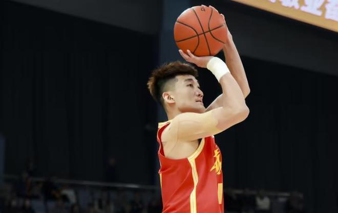 CBA半决赛广厦大胜辽宁取开门红，孙铭徽完爆赵继伟展现第一后卫实力