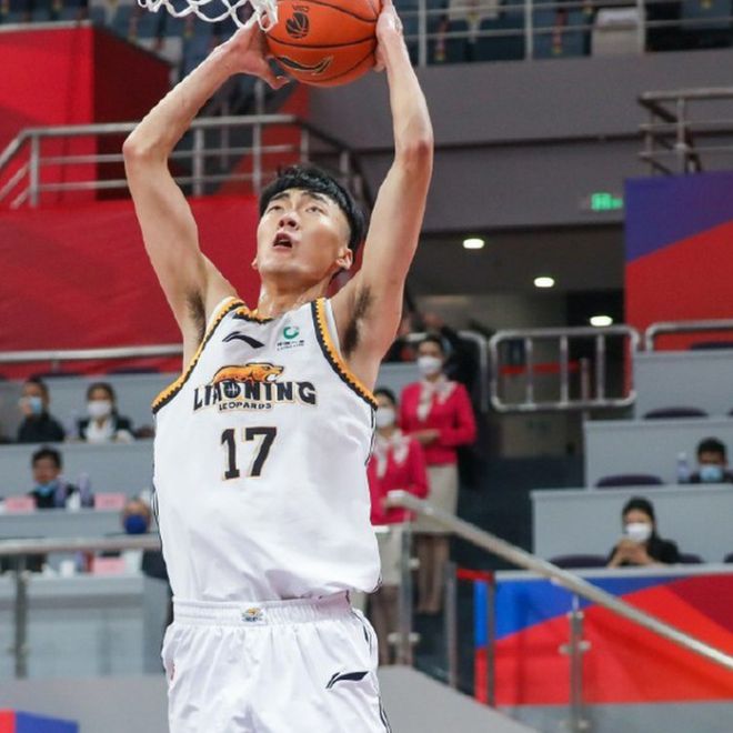 CBA季后赛半决赛G1：广厦主场109-90大胜辽宁，内线问题凸显韩德君无力回天