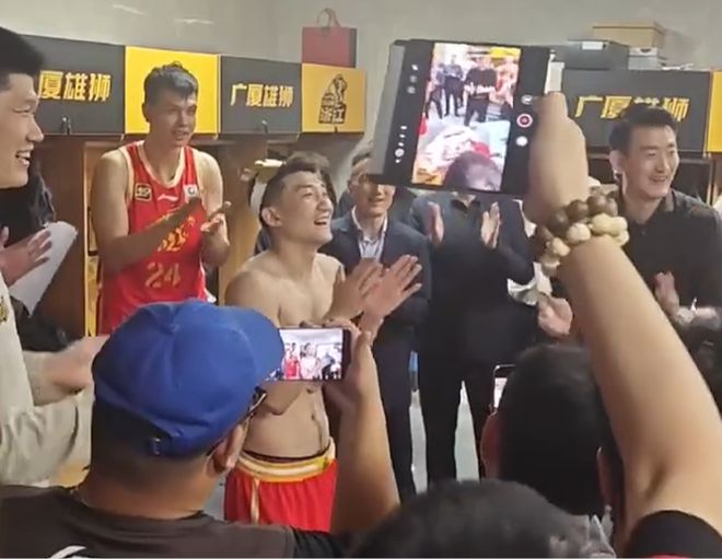 CBA季后赛半决赛G1广厦109-90大胜辽宁 孙铭徽庆生现场温馨感人