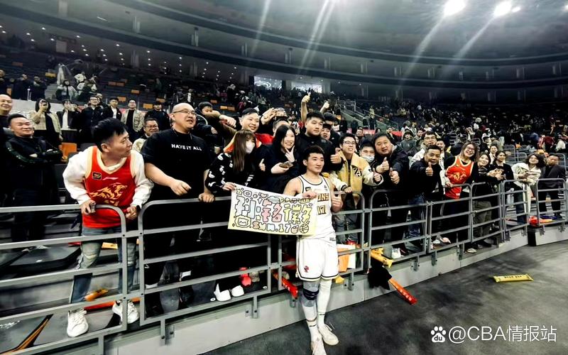 CBA季后赛半决赛G1广厦109-90大胜辽宁 孙铭徽庆生现场温馨感人