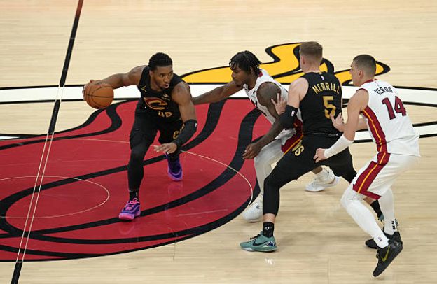 克里夫兰骑士大胜迈阿密热火124-87 3-0领先优势明显