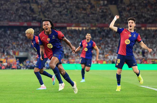 巴萨3-2力克皇马加冕国王杯第32冠 姆巴佩任意球破门难救主