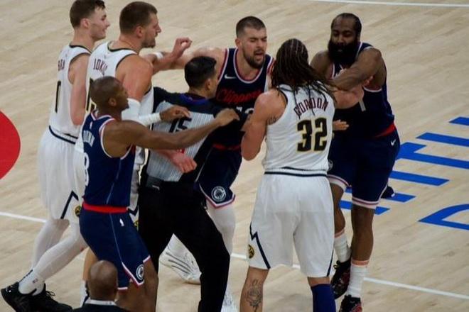 NBA季后赛G4：哈登与约基奇爆发冲突，快船掘金上演火爆对决