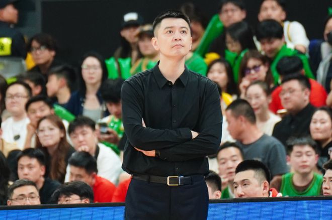 广厦半决赛G1大胜辽宁109-90 欧洲裁判执法助力比赛流畅进行
