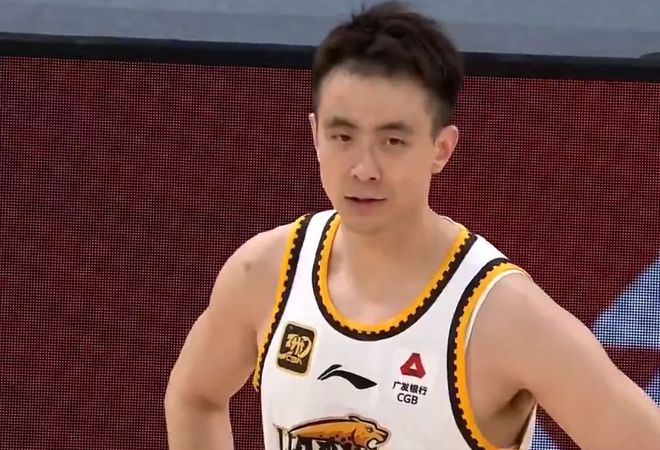 广厦半决赛G1大胜辽宁109-90 欧洲裁判执法助力比赛流畅进行