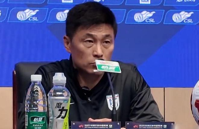 大连英博1-1战平深圳新鹏城，保级关键战遗憾丢分，裁判执法引争议