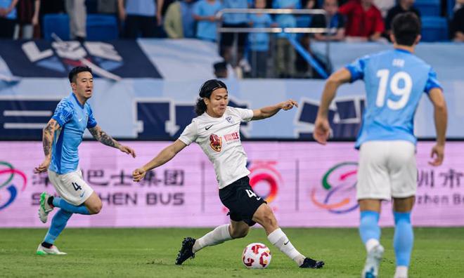 大连英博1-1战平深圳新鹏城，保级关键战遗憾丢分，裁判执法引争议