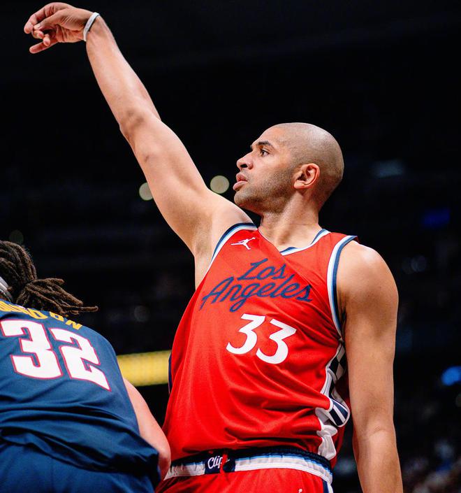 NBA季后赛G4：掘金101-99险胜快船，约基奇带队生死战扳平比分