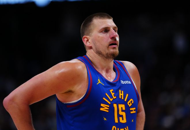 NBA季后赛：掘金队戈登压哨绝杀快船队，约基奇关键三分未果