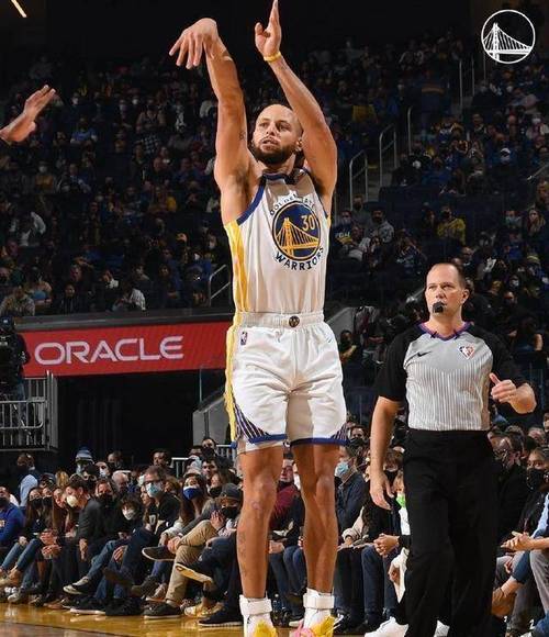 火箭93-104不敌勇士1-2落后 范弗利特13分爆发库里关键三分制胜