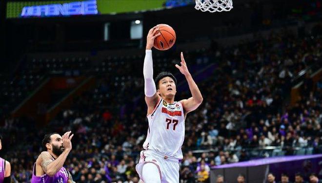 黄荣奇合同到期广东男篮赛季结束，任骏飞与黄荣奇去留引关注