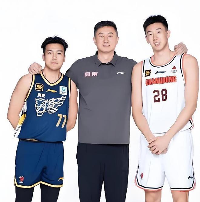 4月27日CBA季后赛激战正酣，广东队动态及黄荣奇赴美特训受关注