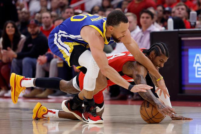 4月27日NBA季后赛首轮火勇大战G3：库里狂砍36分率队逆转火箭