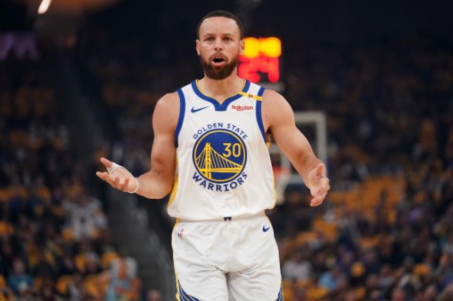 4月27日NBA季后赛首轮火勇大战G3：库里狂砍36分率队逆转火箭
