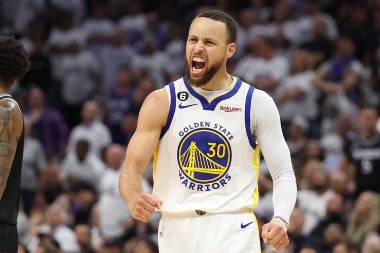 4月27日NBA季后赛首轮火勇大战G3：库里狂砍36分率队逆转火箭