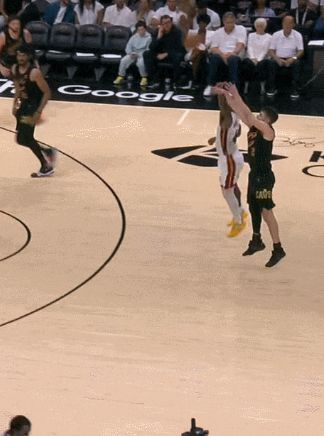 骑士124-87热火：系列赛3-0领先，杰罗姆闪耀成奇兵