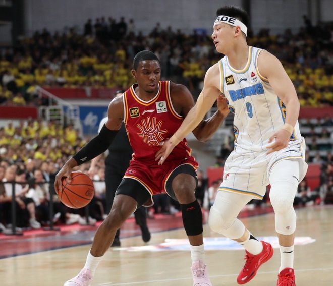 4月27日北京男篮vs山西男篮赛况：陈盈骏关键三分助北京先下一城