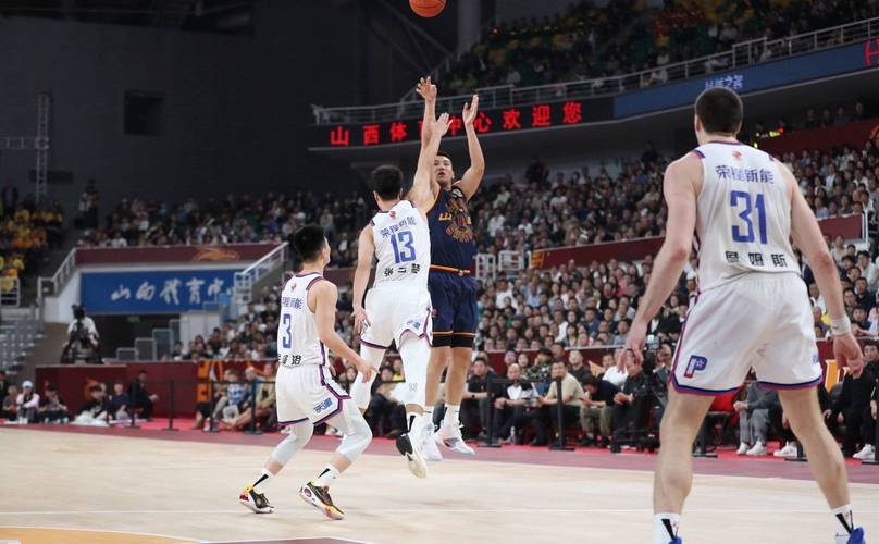 CBA 季后赛半决赛 G1：北京男篮客场 102-94 击败山西男篮