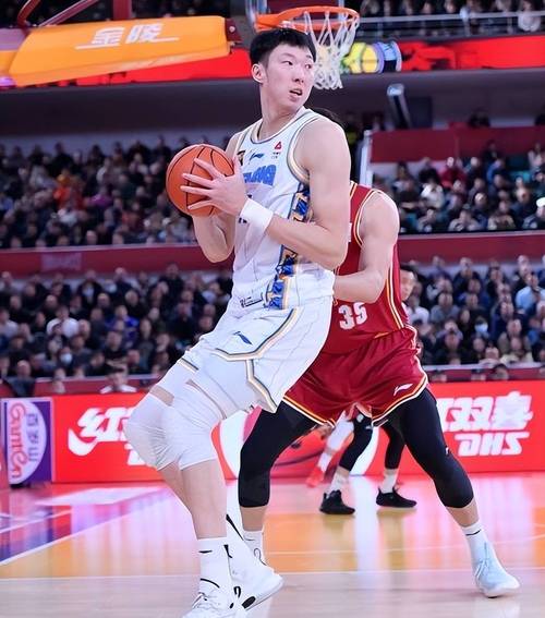 CBA 季后赛半决赛：北京险胜山西，周琦火线复出惊艳全场