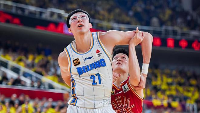 北京男篮客场胜山西大比分1-0领先，许利民三大招效果显著