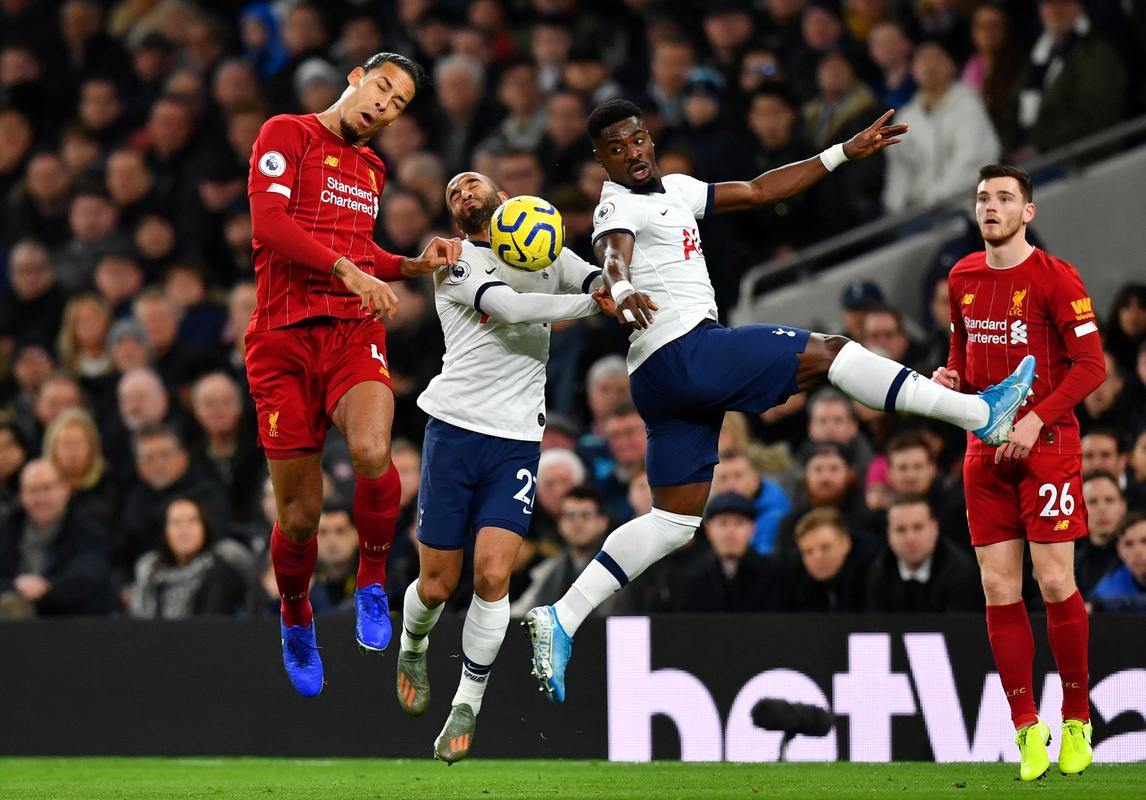 英超第34轮利物浦主场大战热刺，5-1狂胜提前4轮夺冠