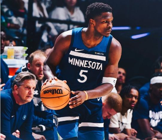 4月28日NBA季后赛首轮G4：森林狼116-113战胜湖人夺赛点
