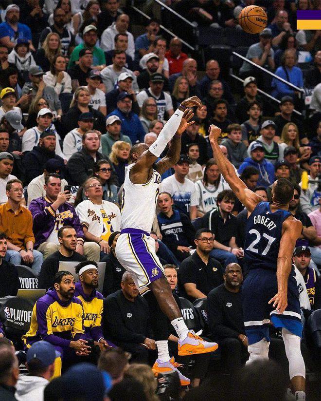 4月28日NBA季后赛首轮G4：森林狼116-113战胜湖人夺赛点