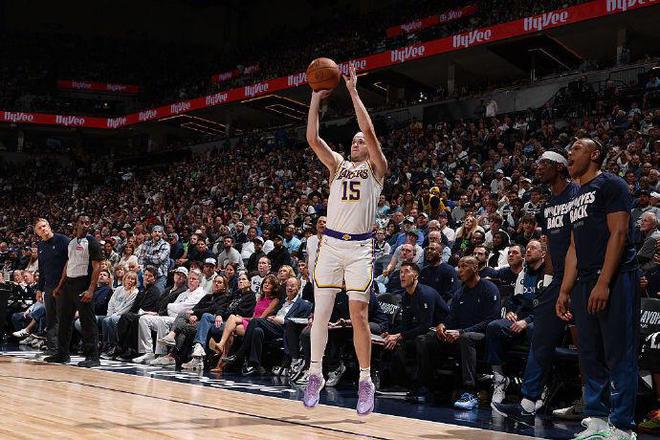 4月28日NBA季后赛首轮G4：森林狼116-113战胜湖人夺赛点