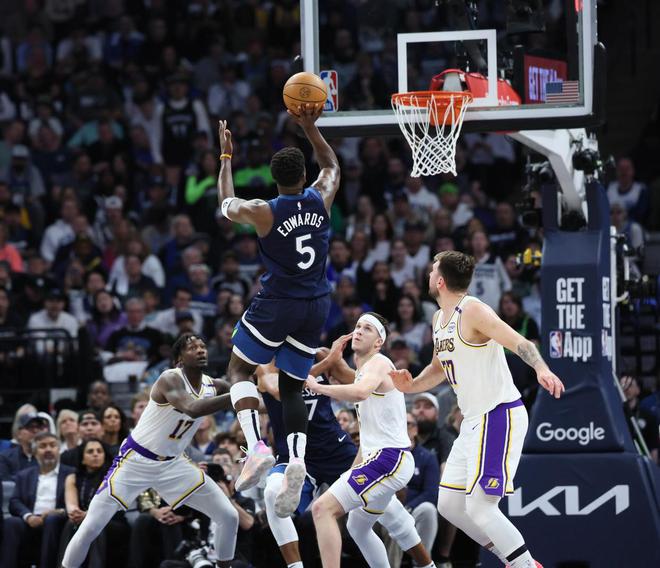 NBA季后赛湖人VS森林狼G4激战，紫金军团客场力争扳平比分