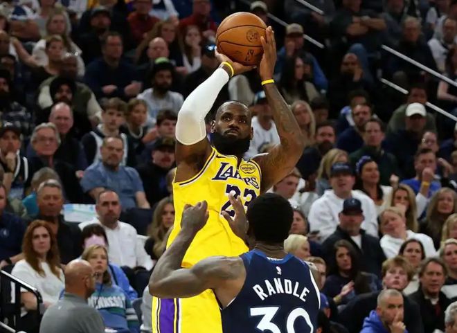 4月28日NBA季后赛森林狼与湖人G4战，湖人三大隐患待解