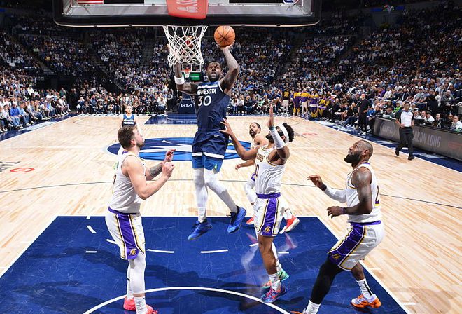 4月28日NBA季后赛湖人1-3落后森林狼，晋级概率不足5%，今夏该咋调整？