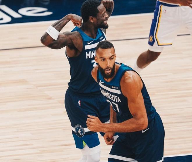 4月28日NBA季后赛西部首轮第四回合：湖人1-3落后命悬一线