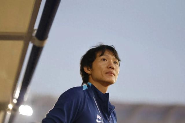 邓卓翔代理武汉三镇主帅第四战逆转天津津门虎，俱乐部正考虑续约